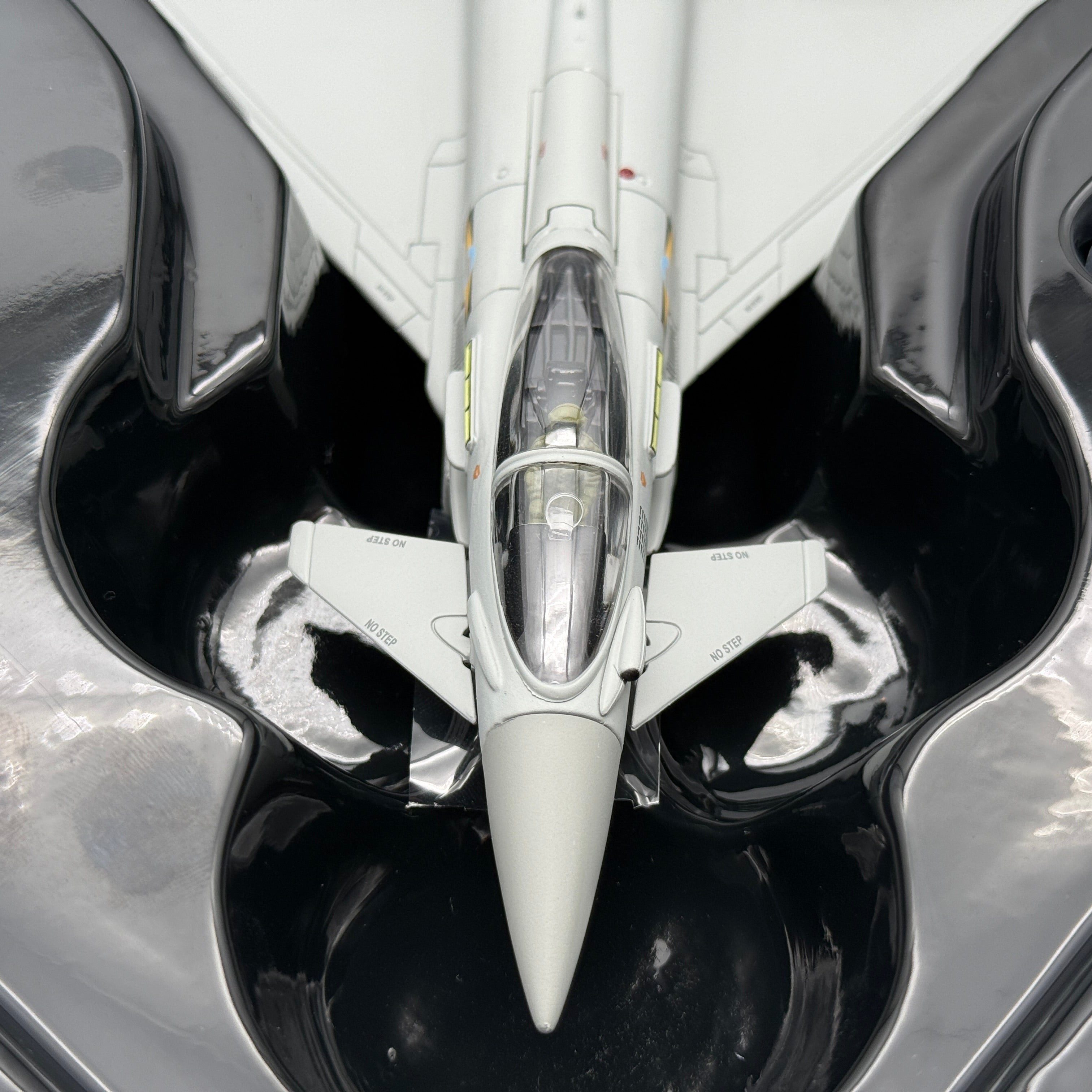 Corgi AA36406 1:72 Eurofighter Typhoon ZJ933 RAF No.11 Sqn Operation Ellamy 2011