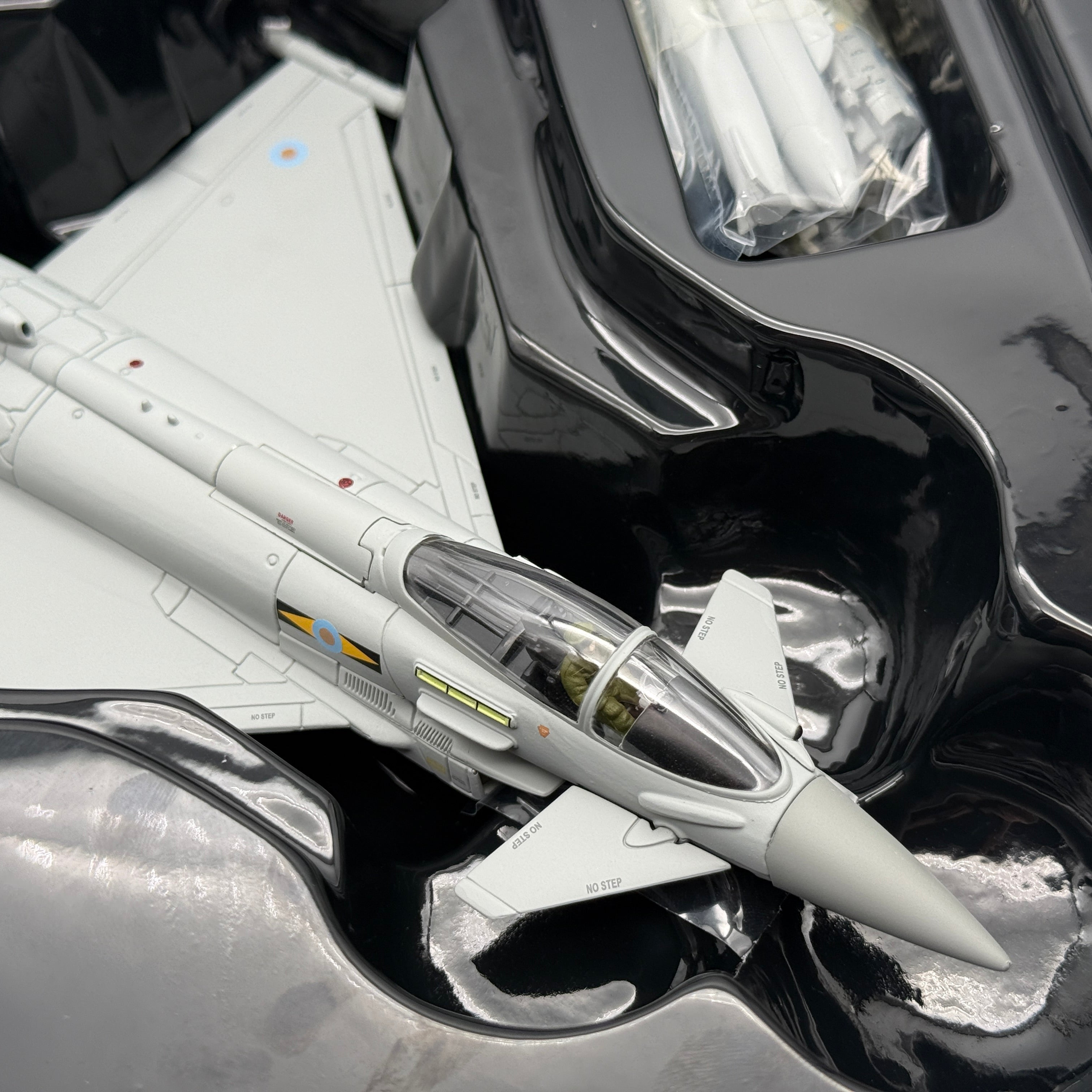 Corgi AA36406 1:72 Eurofighter Typhoon ZJ933 RAF No.11 Sqn Operation Ellamy 2011
