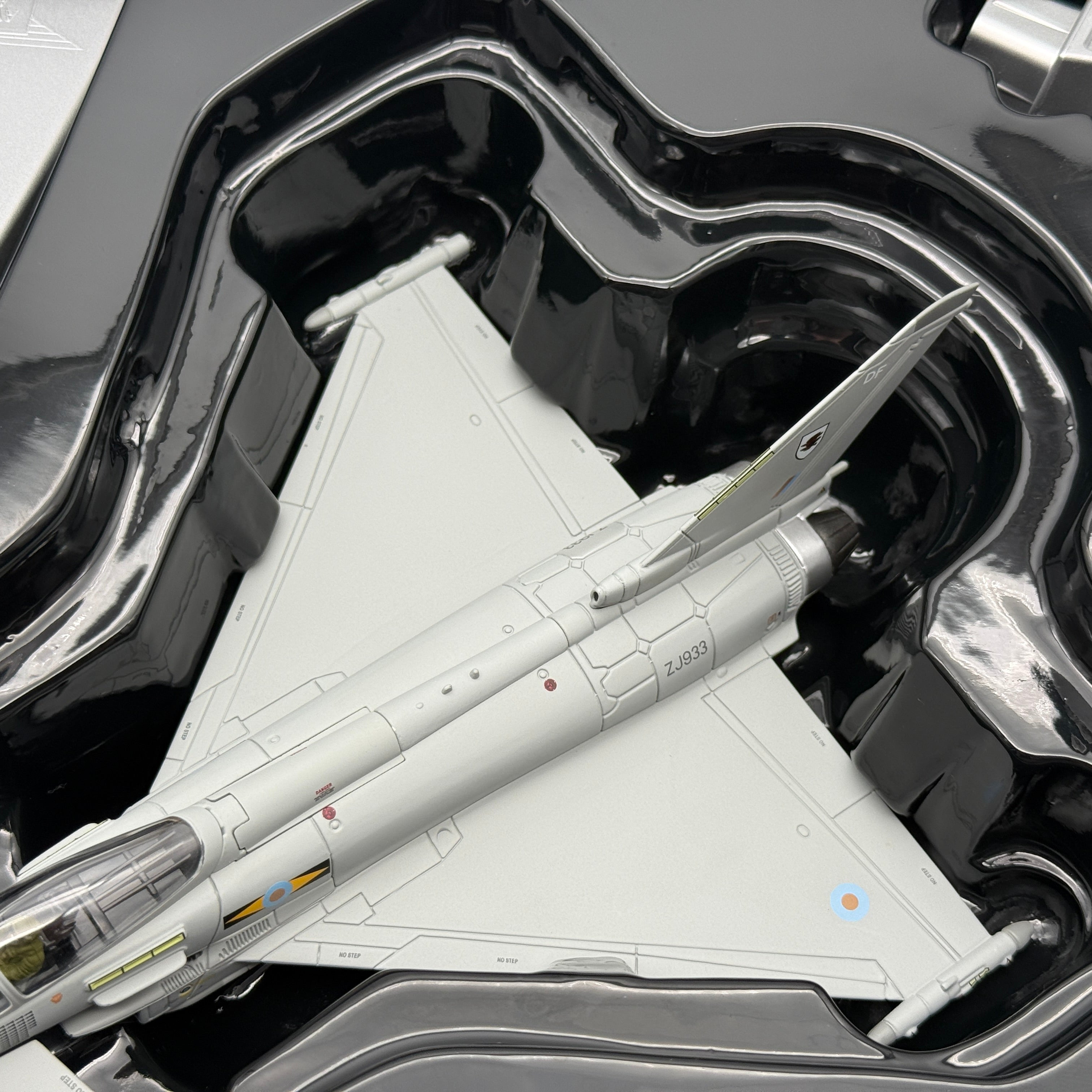 Corgi AA36406 1:72 Eurofighter Typhoon ZJ933 RAF No.11 Sqn Operation Ellamy 2011