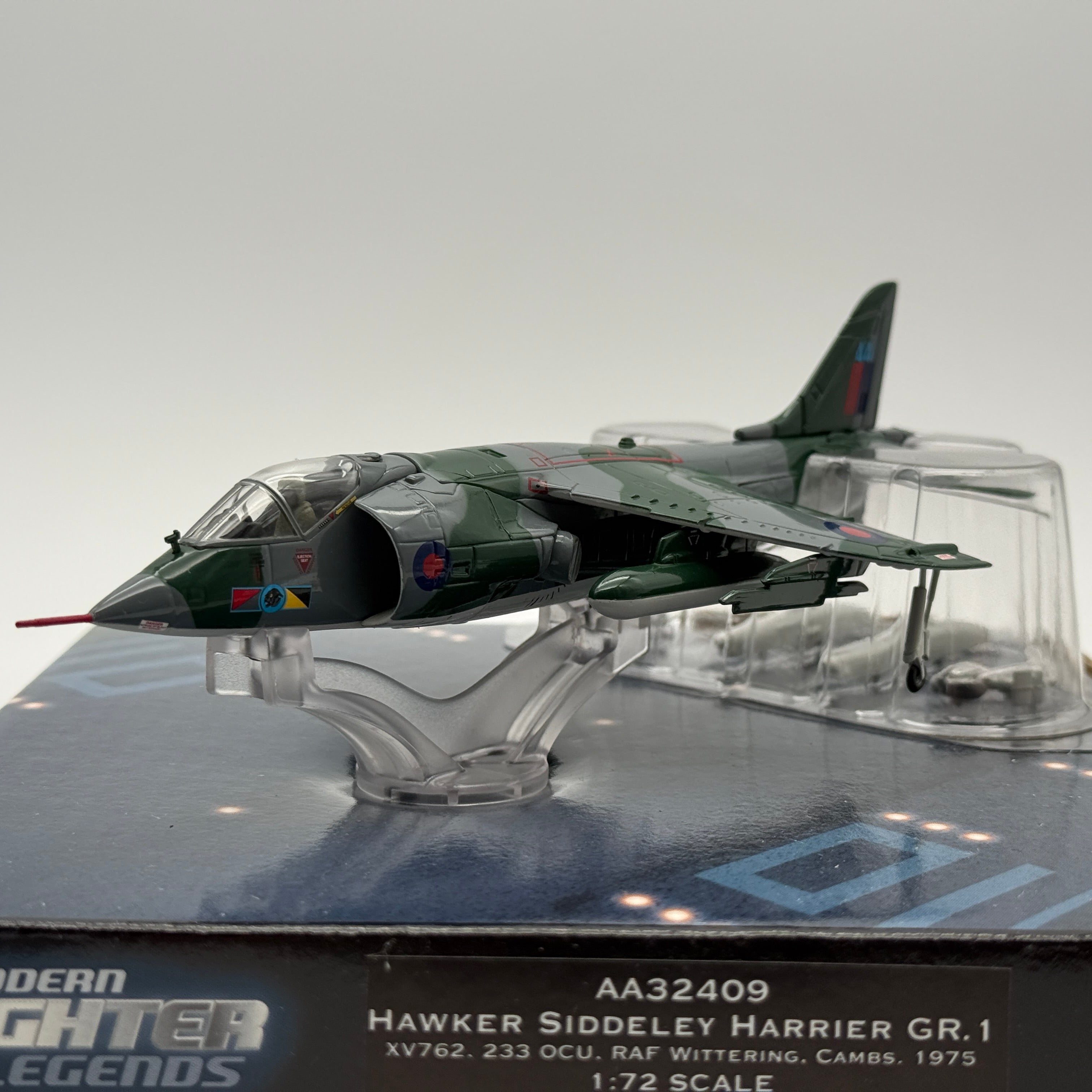 Corgi AA32409 1:72 BAe Harrier GR.1 XV762 RAF No.233 OCU Wittering 1971