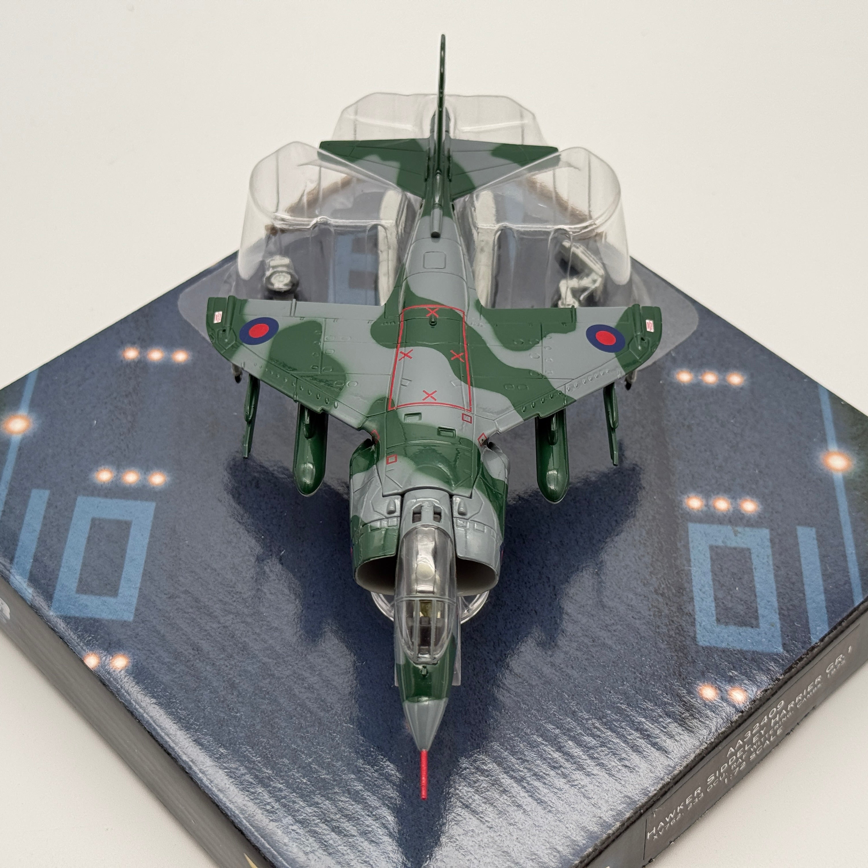 Corgi AA32409 1:72 BAe Harrier GR.1 XV762 RAF No.233 OCU Wittering 1971