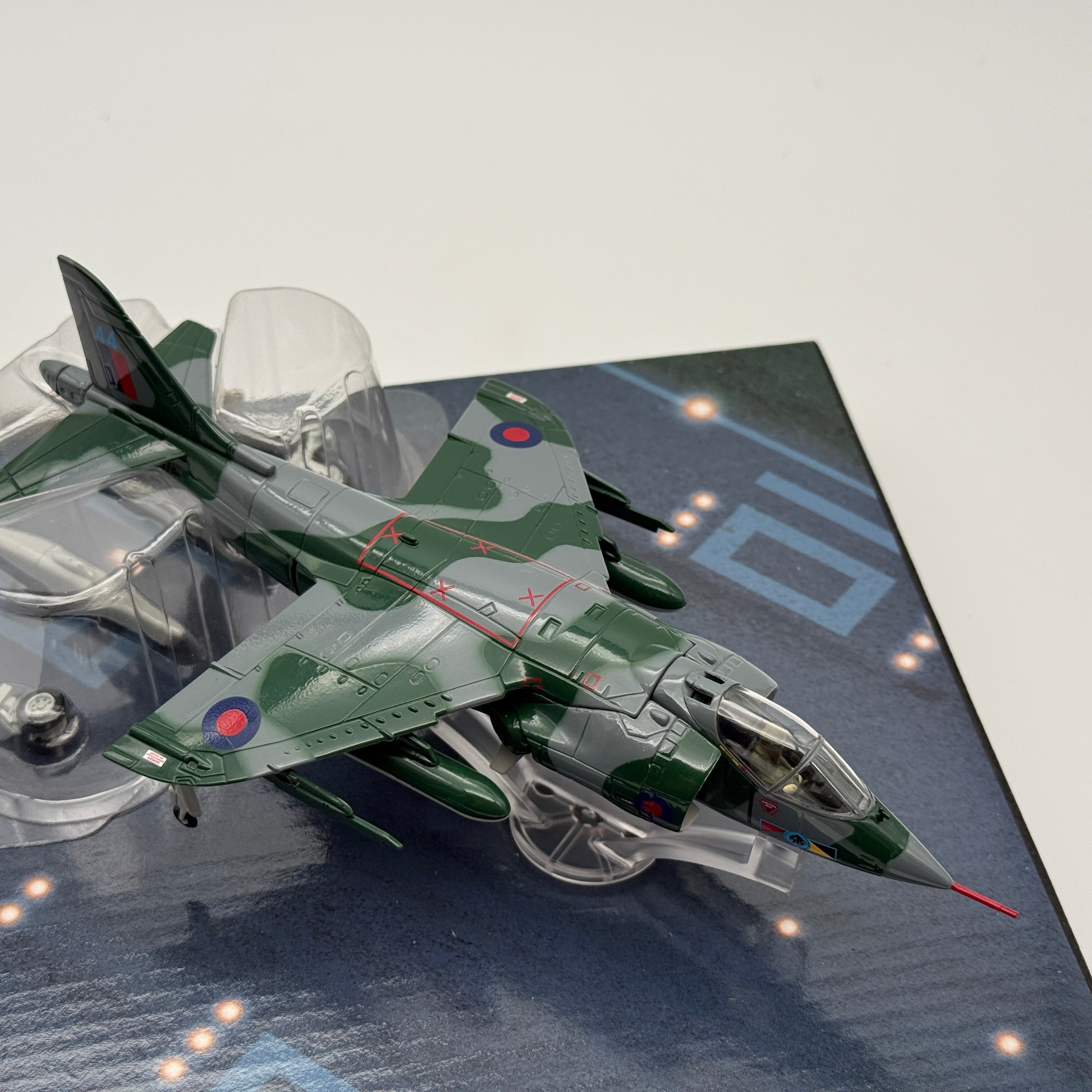 Corgi AA32409 1:72 BAe Harrier GR.1 XV762 RAF No.233 OCU Wittering 1971