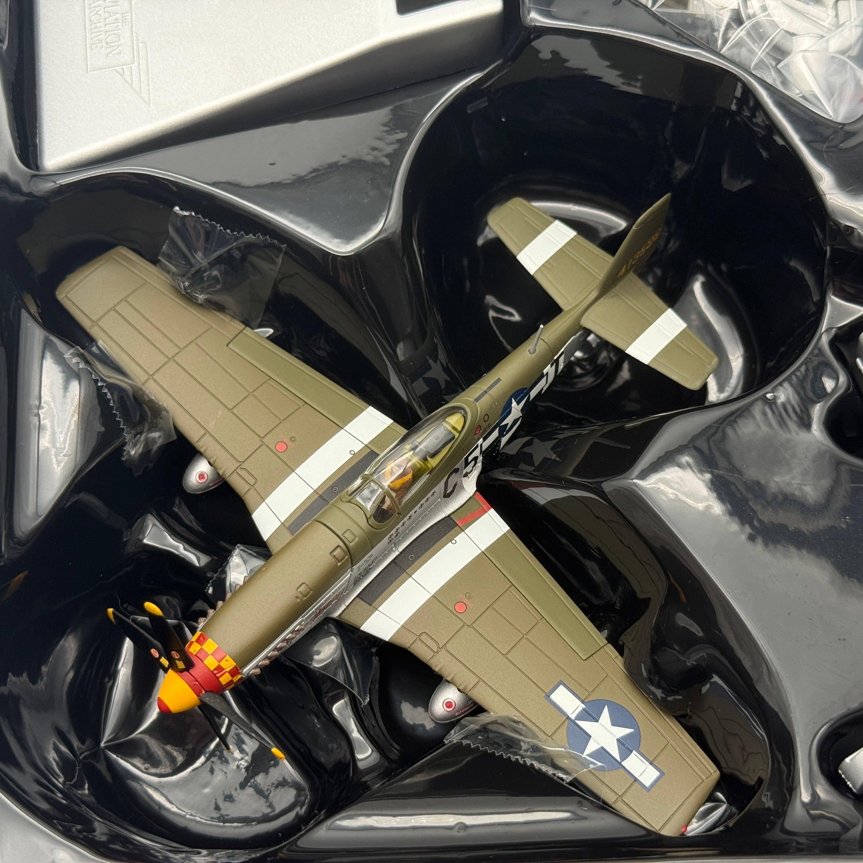 Corgi AA27705 1:72 P-51D Mustang Hurry Home Honey Richard Peterson Leiston 1944