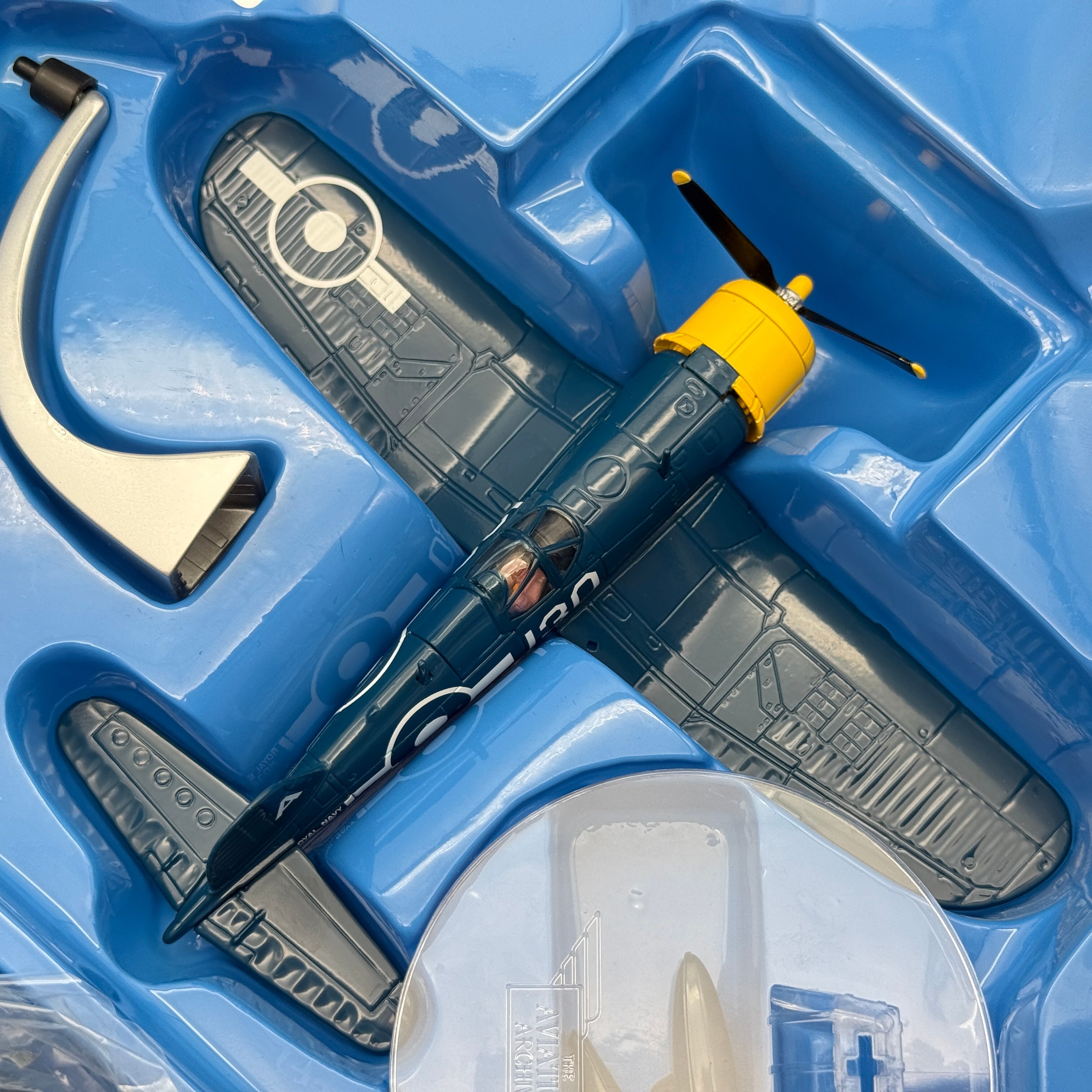 Corgi AA33006 1:72 Vought Corsair IV KD345 1850 NAS HMS Vengeance 1945