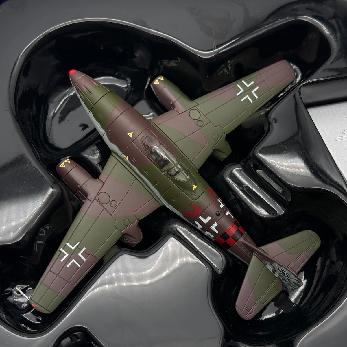 Corgi AA35710 1:72 Messerschmitt Me 262A-1a Red 7 Franz Gapp 8./KG 6 Podersam 1945