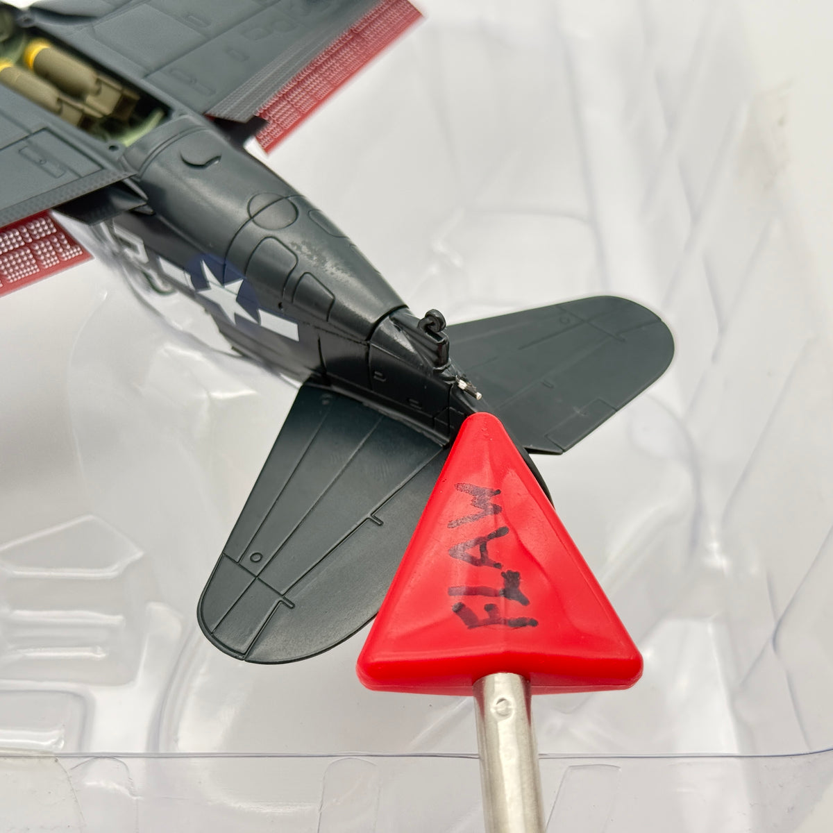 Hobby Master HA2213 1:72 SB2C-4E Helldiver 203 USS Ticonderoga 1945 *ISSUES*