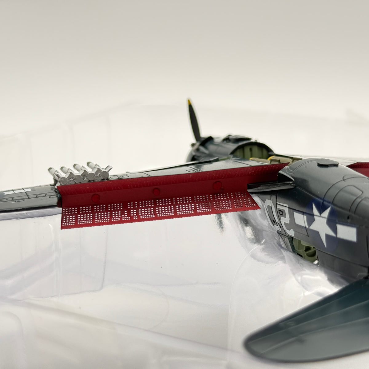 Hobby Master HA2213 1:72 SB2C-4E Helldiver 203 USS Ticonderoga 1945 *ISSUES*