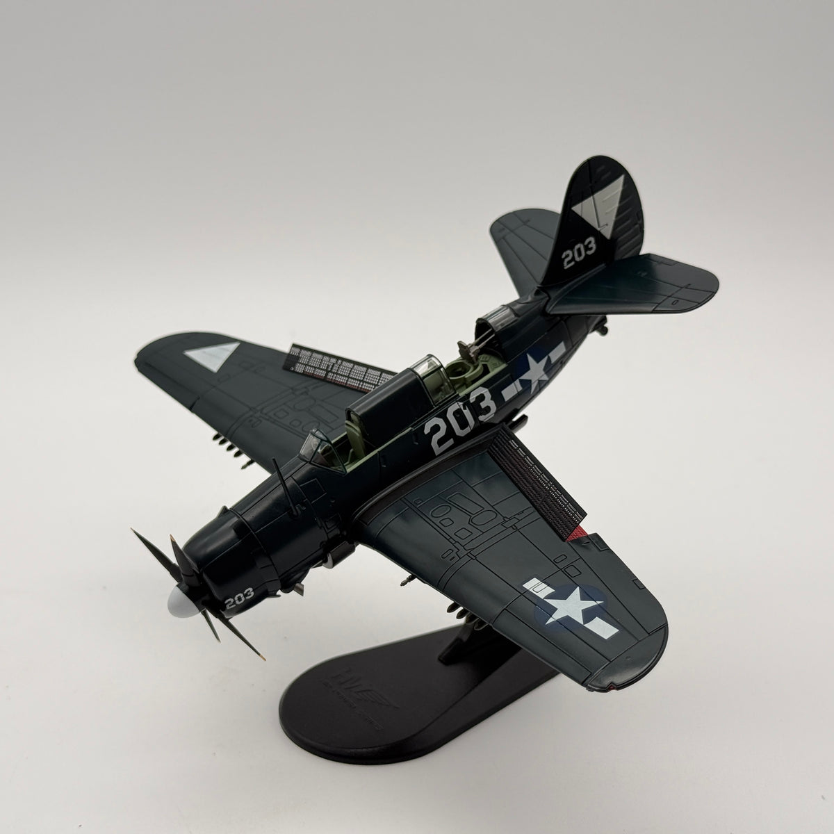 Hobby Master HA2213 1:72 SB2C-4E Helldiver 203 USS Ticonderoga 1945 *ISSUES*