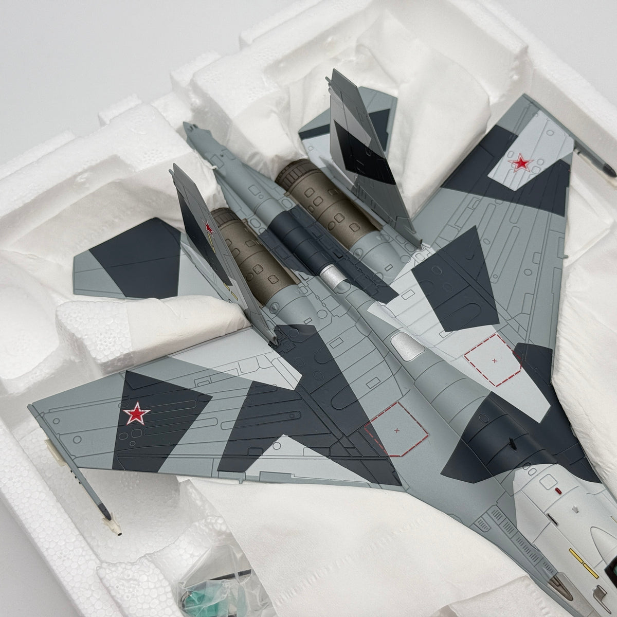 Hobby Master HA5701 1:72 Su-35S Flanker-E Prototype 902 MAKS-2009 Zhukovsky