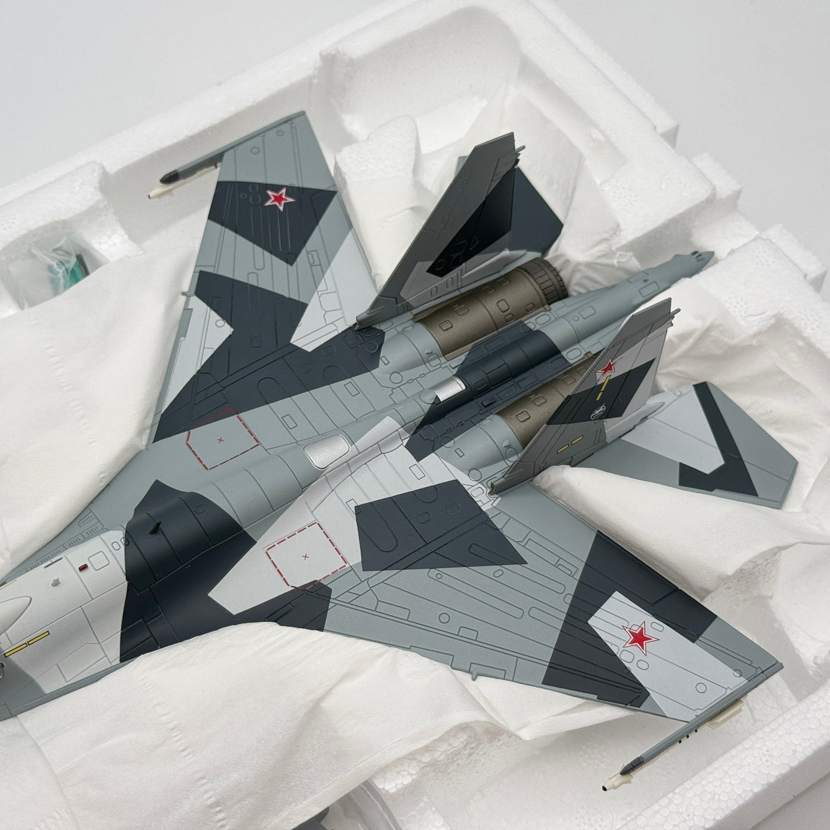 Hobby Master HA5701 1:72 Su-35S Flanker-E Prototype 902 MAKS-2009 Zhukovsky