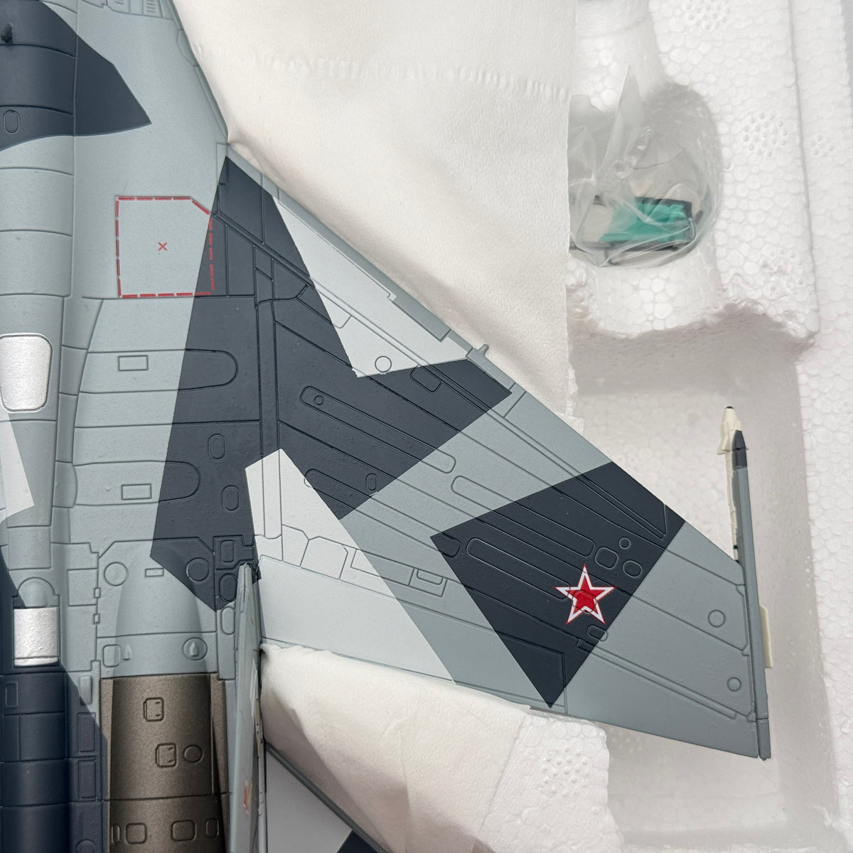 Hobby Master HA5701 1:72 Su-35S Flanker-E Prototype 902 MAKS-2009 Zhukovsky