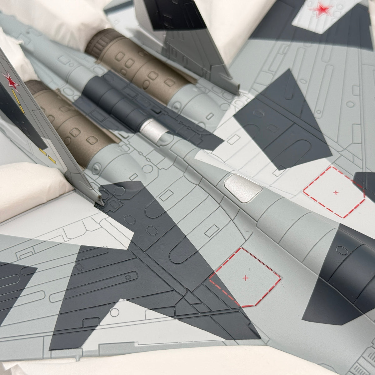 Hobby Master HA5701 1:72 Su-35S Flanker-E Prototype 902 MAKS-2009 Zhukovsky