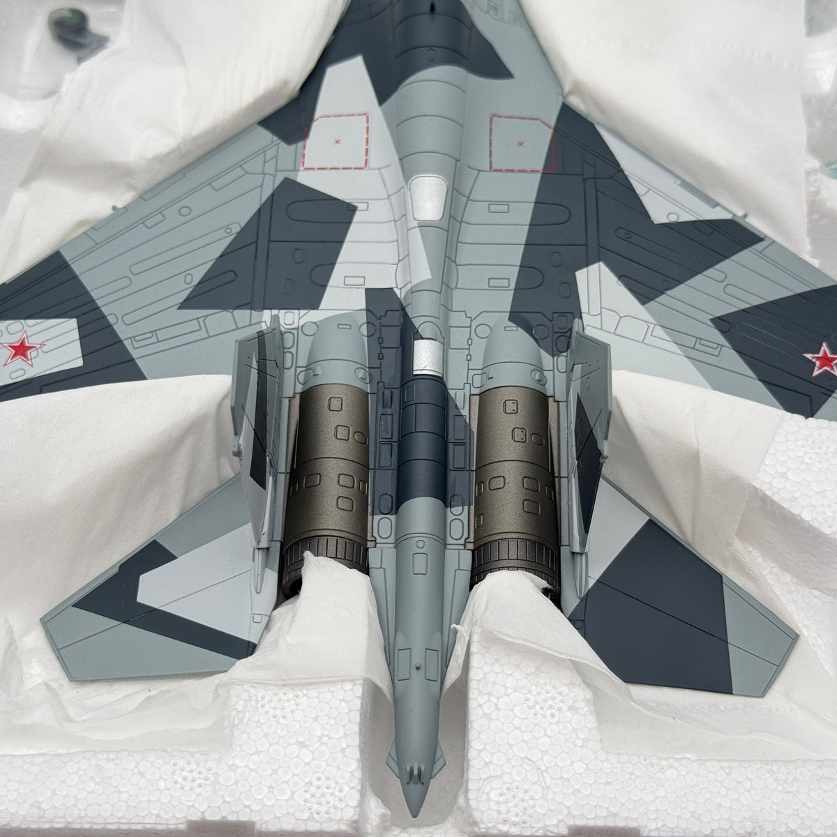 Hobby Master HA5701 1:72 Su-35S Flanker-E Prototype 902 MAKS-2009 Zhukovsky