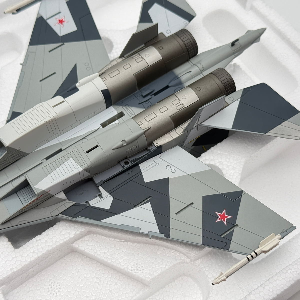 Hobby Master HA5701 1:72 Su-35S Flanker-E Prototype 902 MAKS-2009 Zhukovsky