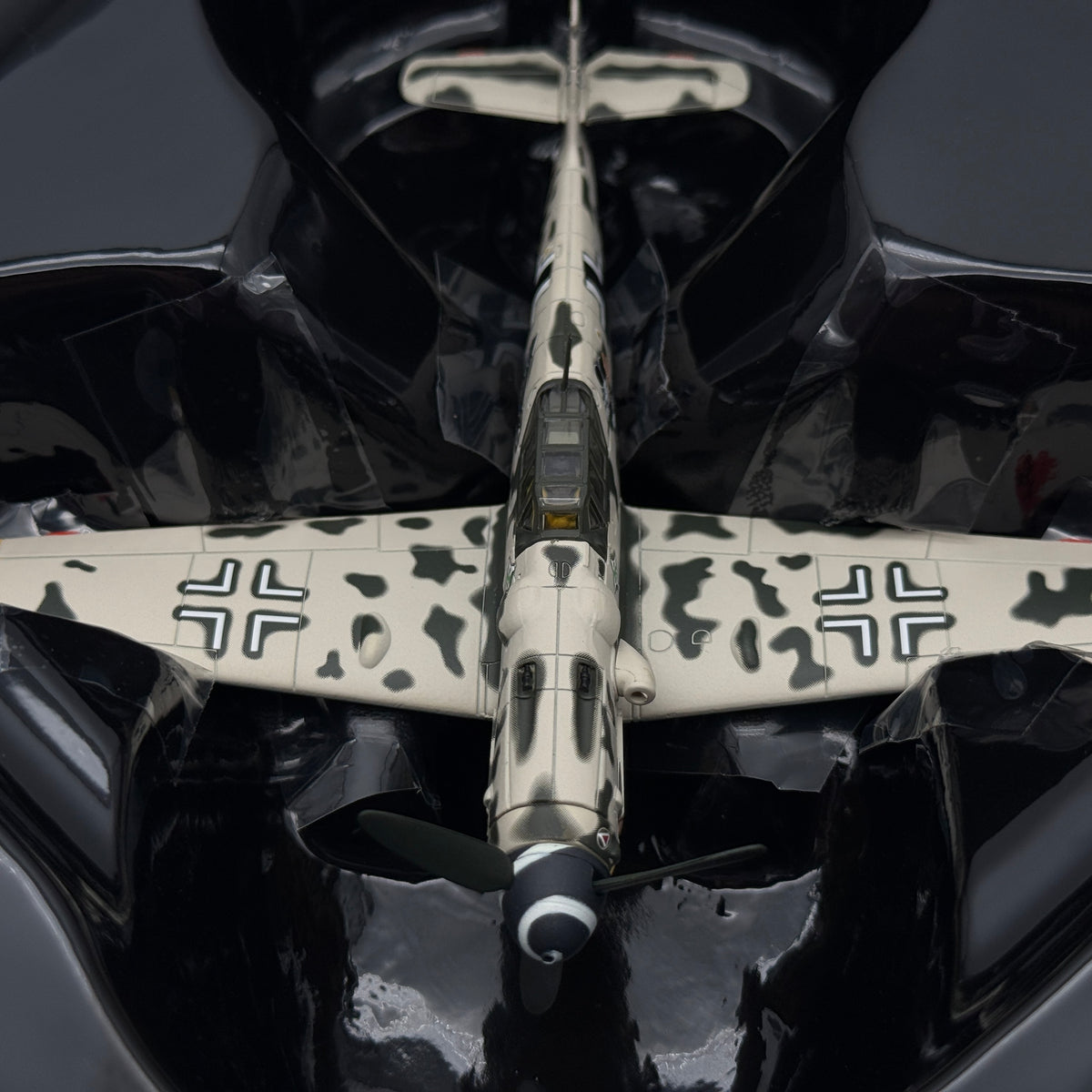 Corgi AA27110 1:72 Messerschmitt Bf 109G-6 Black Double Chevron Carganico 1944