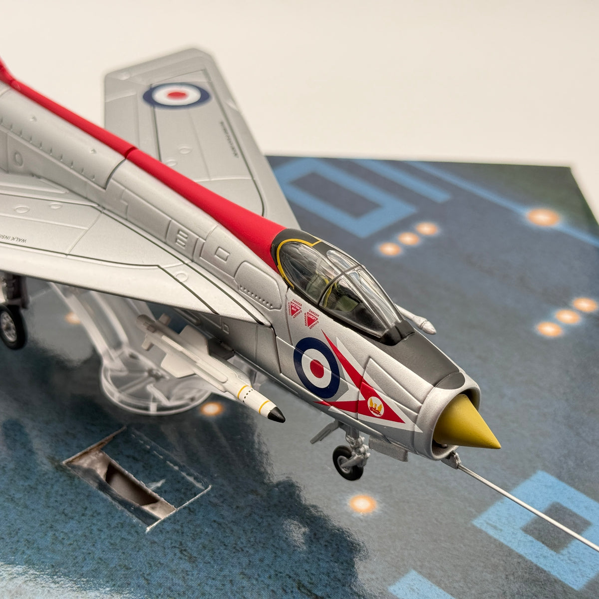 Corgi AA32308 1:72 English Electric Lightning F.3 XR719 56 Sqn RAF Wattisham