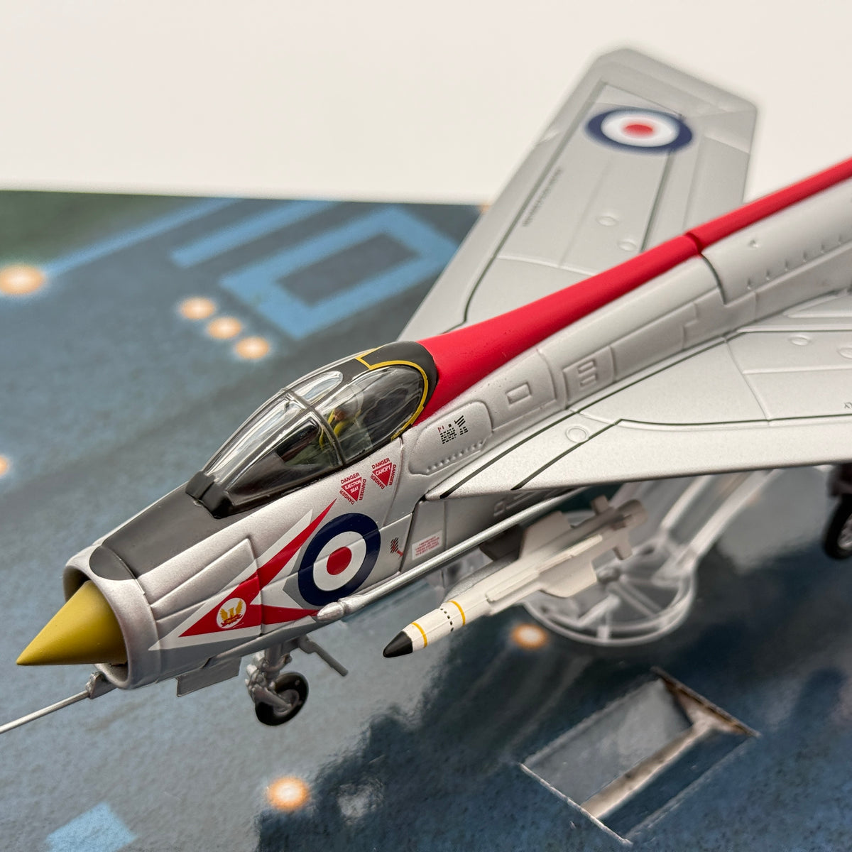 Corgi AA32308 1:72 English Electric Lightning F.3 XR719 56 Sqn RAF Wattisham