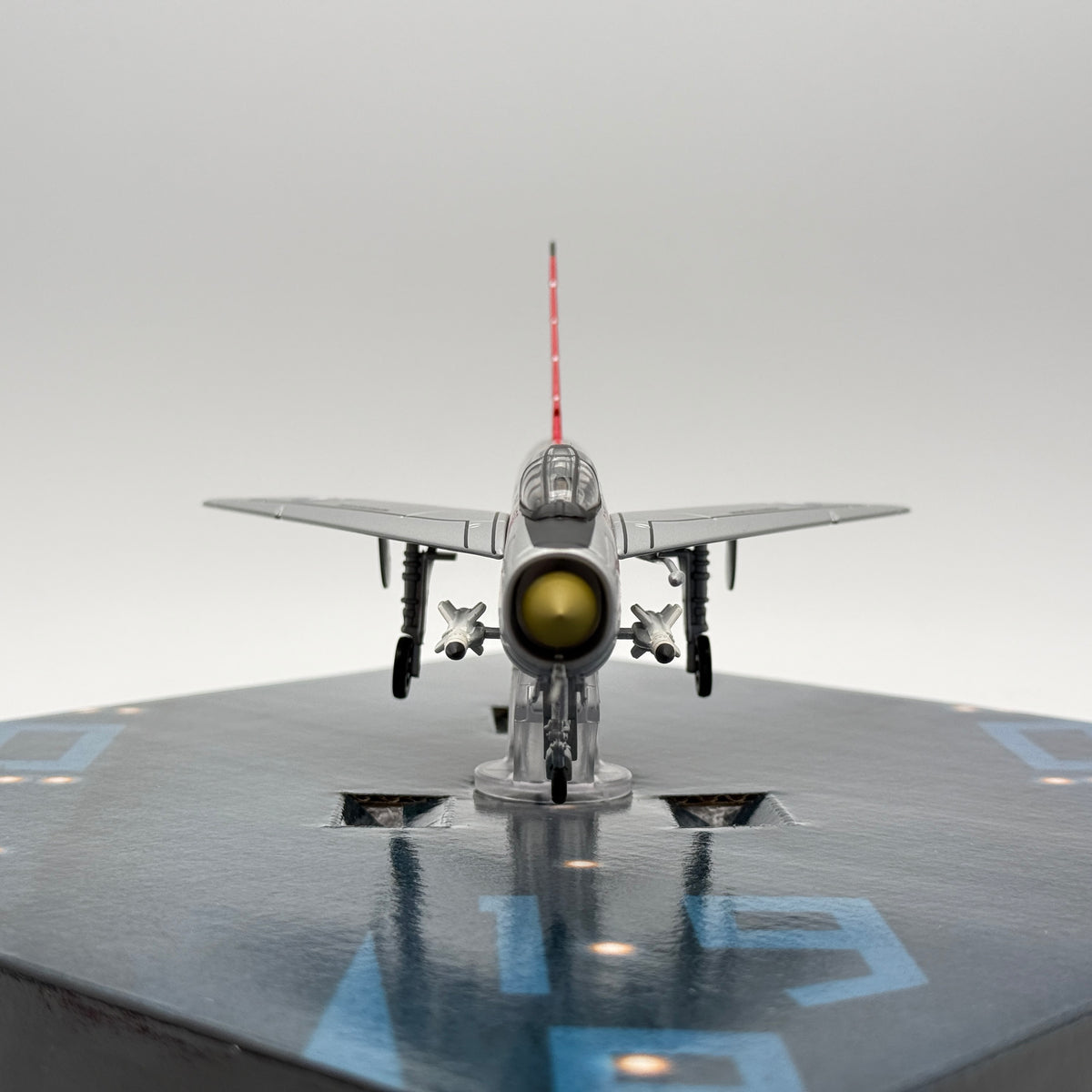Corgi AA32308 1:72 English Electric Lightning F.3 XR719 56 Sqn RAF Wattisham