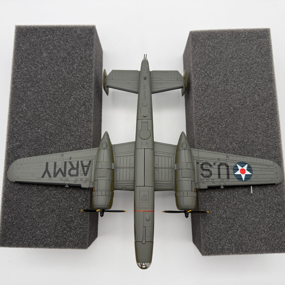 Corgi AA35312 1:72 B-25B Mitchell Ruptured Duck Doolittle Raid USS Hornet 1942