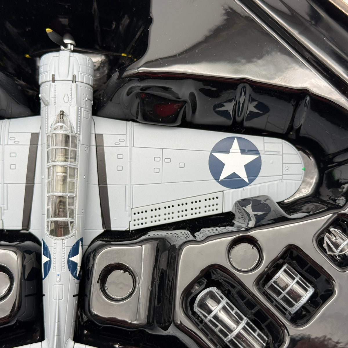 Corgi PR99411 1:72 SBD-3 Dauntless Black B-1 VB-3 USS Yorktown Midway June 1942