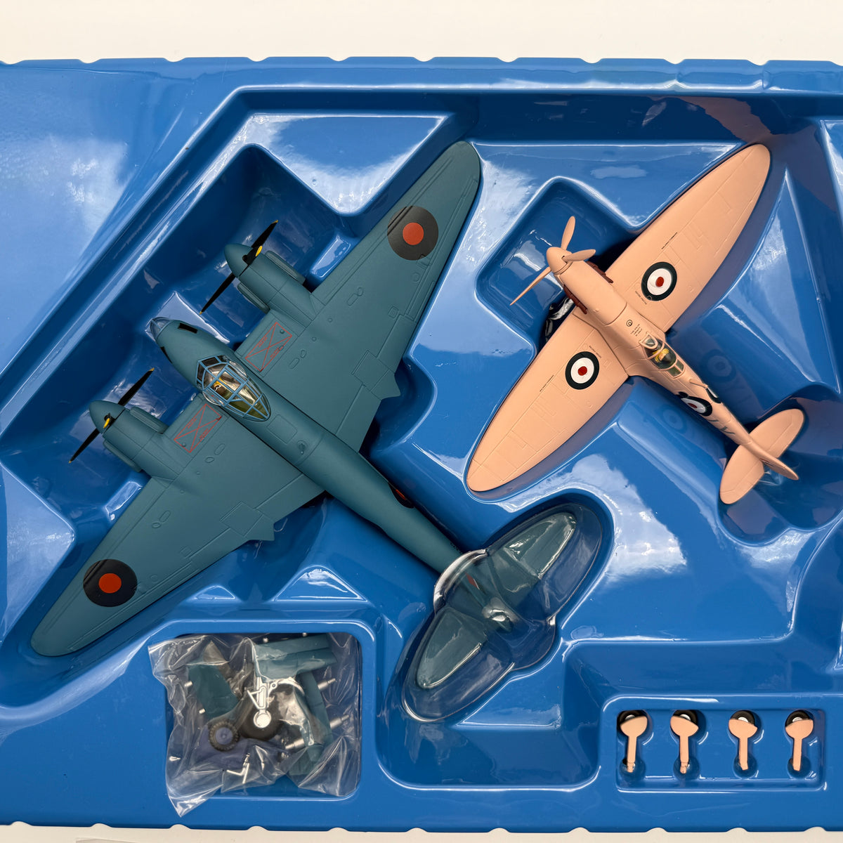 Corgi AA99110 1:72 Mosquito & Spitfire RAF No. 1 PRU Reconnaissance Set Benson