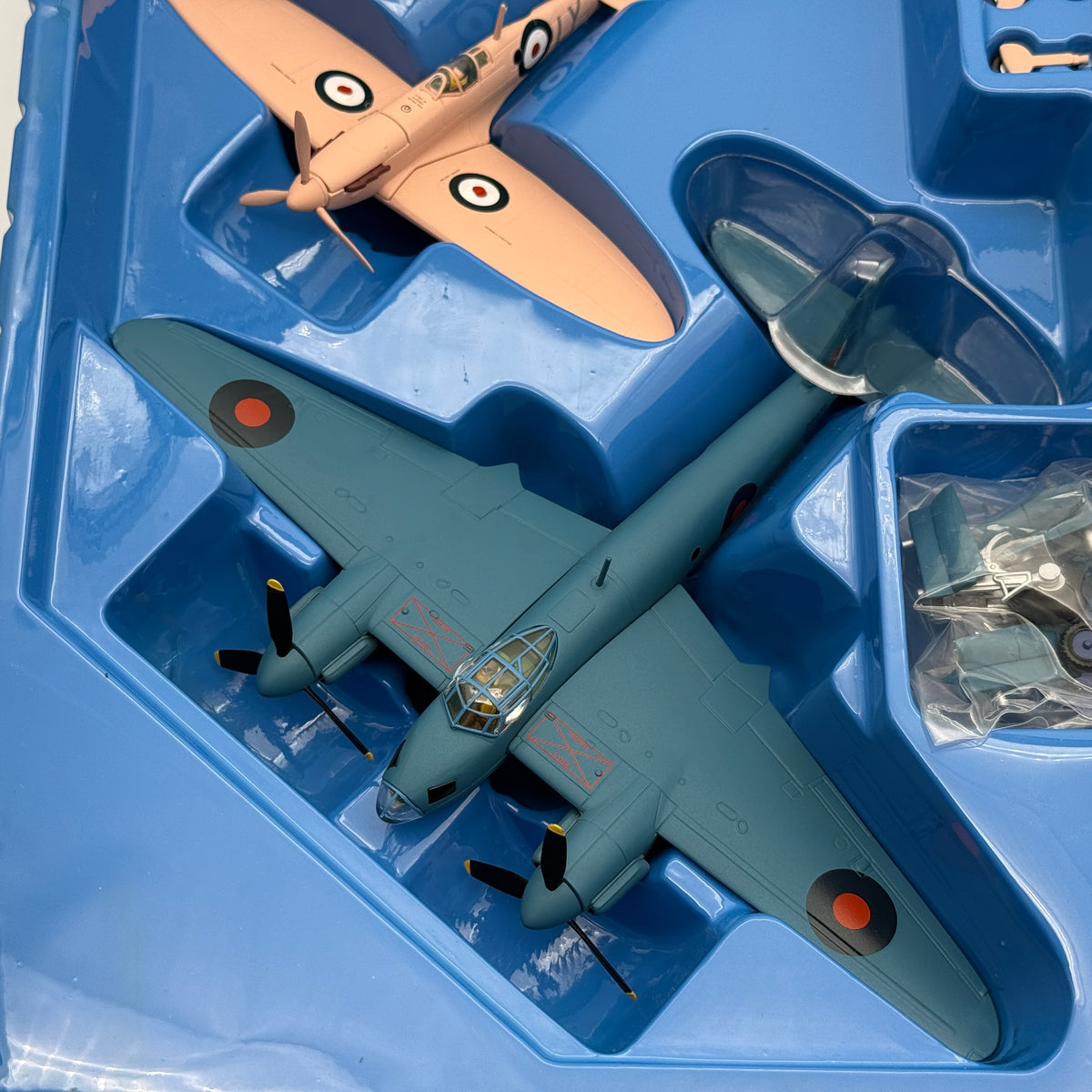 Corgi AA99110 1:72 Mosquito & Spitfire RAF No. 1 PRU Reconnaissance Set Benson