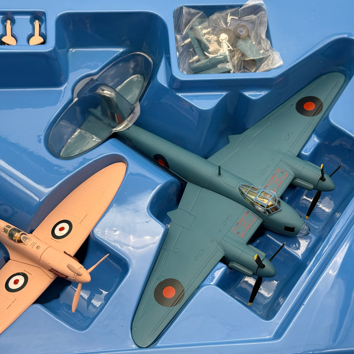 Corgi AA99110 1:72 Mosquito & Spitfire RAF No. 1 PRU Reconnaissance Set Benson