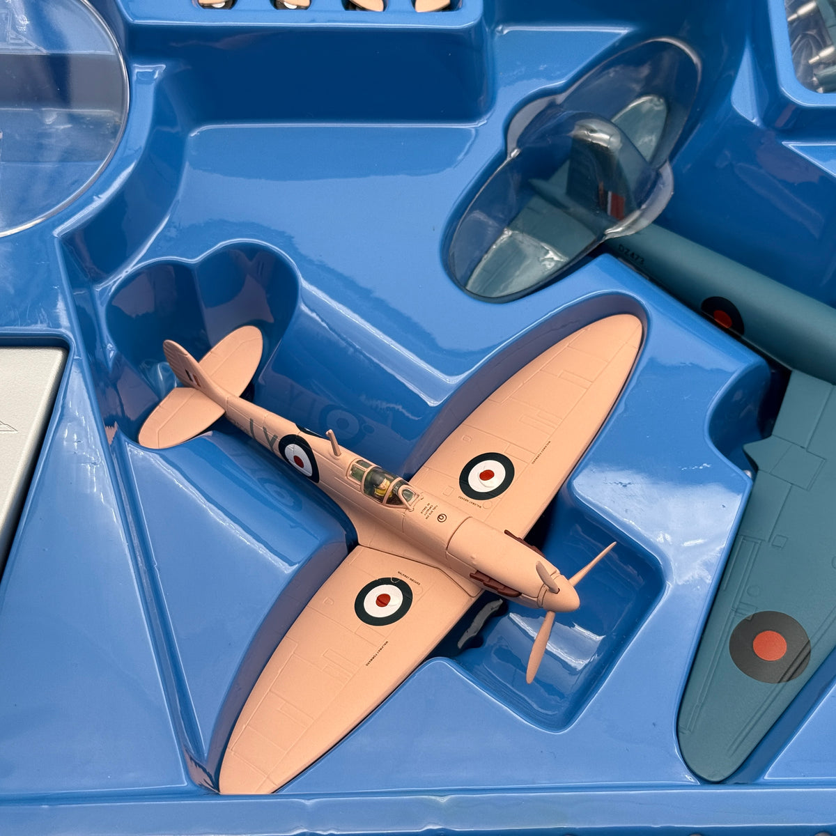 Corgi AA99110 1:72 Mosquito & Spitfire RAF No. 1 PRU Reconnaissance Set Benson