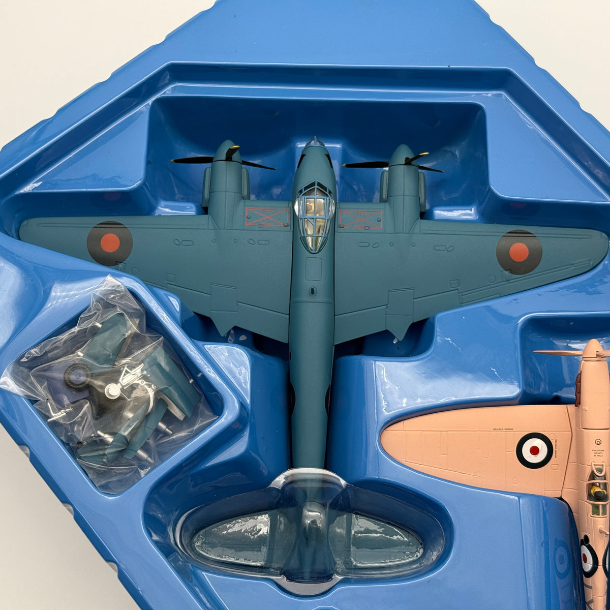 Corgi AA99110 1:72 Mosquito & Spitfire RAF No. 1 PRU Reconnaissance Set Benson
