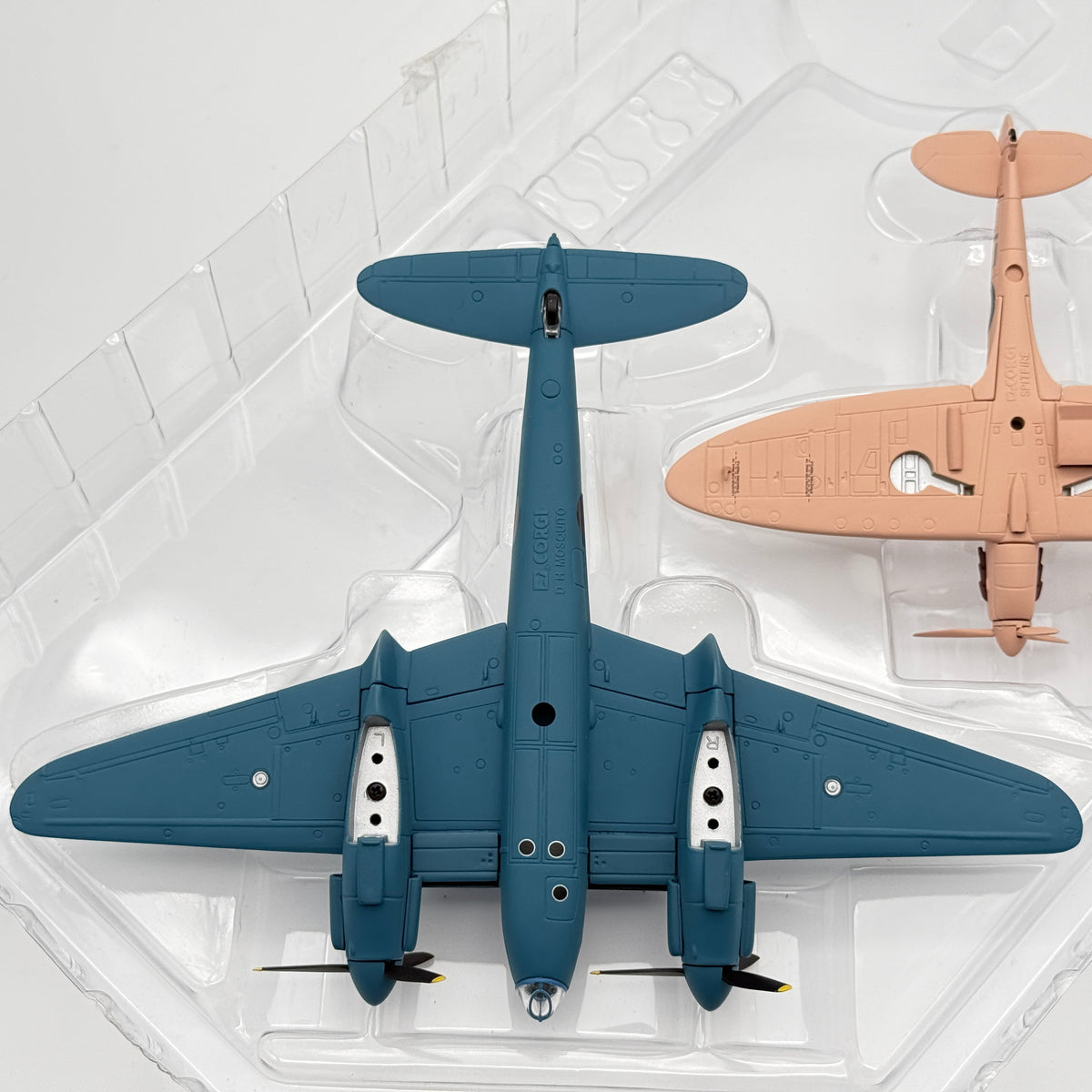 Corgi AA99110 1:72 Mosquito & Spitfire RAF No. 1 PRU Reconnaissance Set Benson