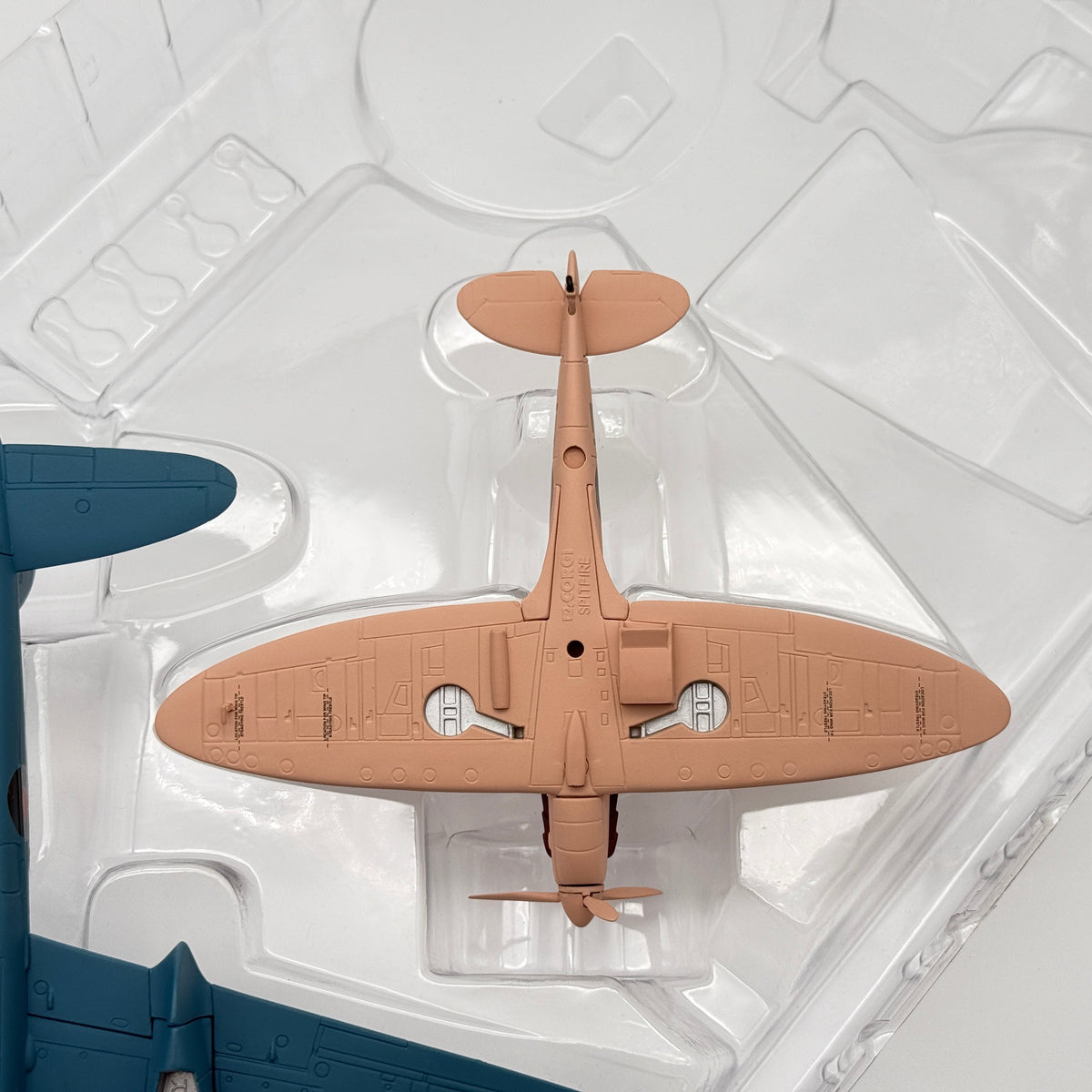Corgi AA99110 1:72 Mosquito & Spitfire RAF No. 1 PRU Reconnaissance Set Benson