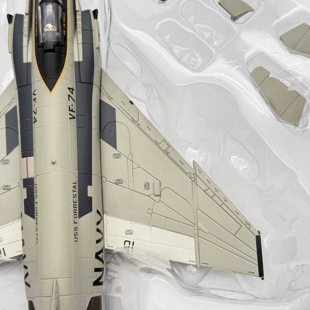 Hobby Master HA19008 1:72 F-4J Phantom II VF-74 Be-Devilers 20th Anniversary