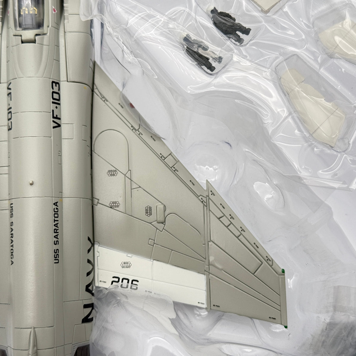 Hobby Master HA19015 1:72 F-4J Phantom 157299 VF-103 Sluggers USS Saratoga 1971