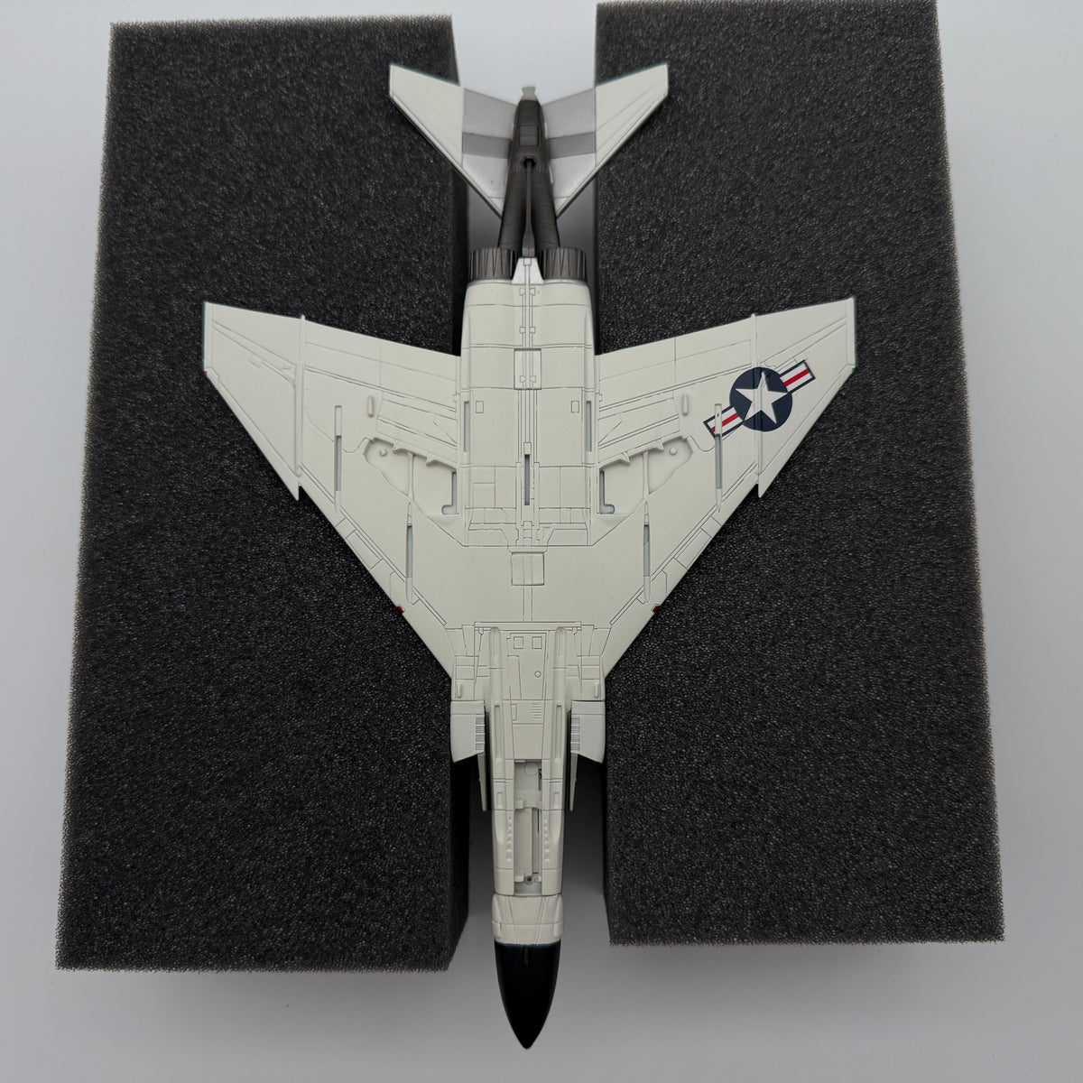 Hobby Master HA19015 1:72 F-4J Phantom 157299 VF-103 Sluggers USS Saratoga 1971