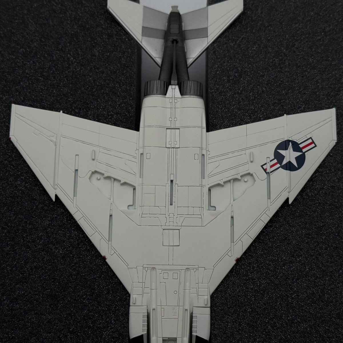 Hobby Master HA19015 1:72 F-4J Phantom 157299 VF-103 Sluggers USS Saratoga 1971