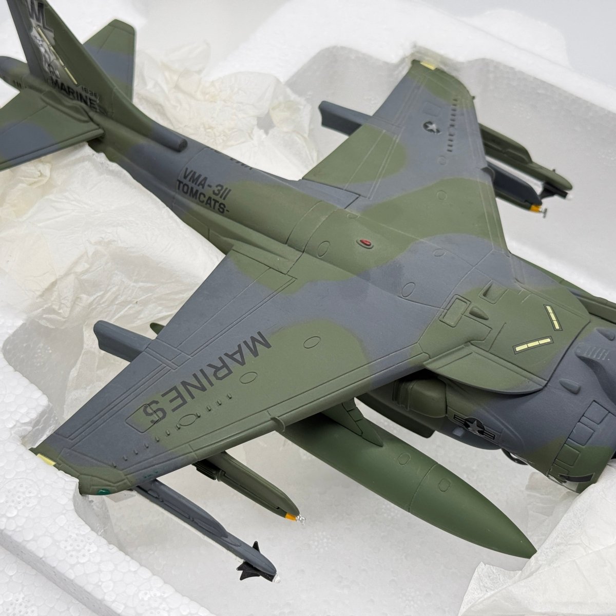 Armour Collection 98052 1:48 AV - 8B Harrier II US Marines Low - Viz - Franklin Mint
