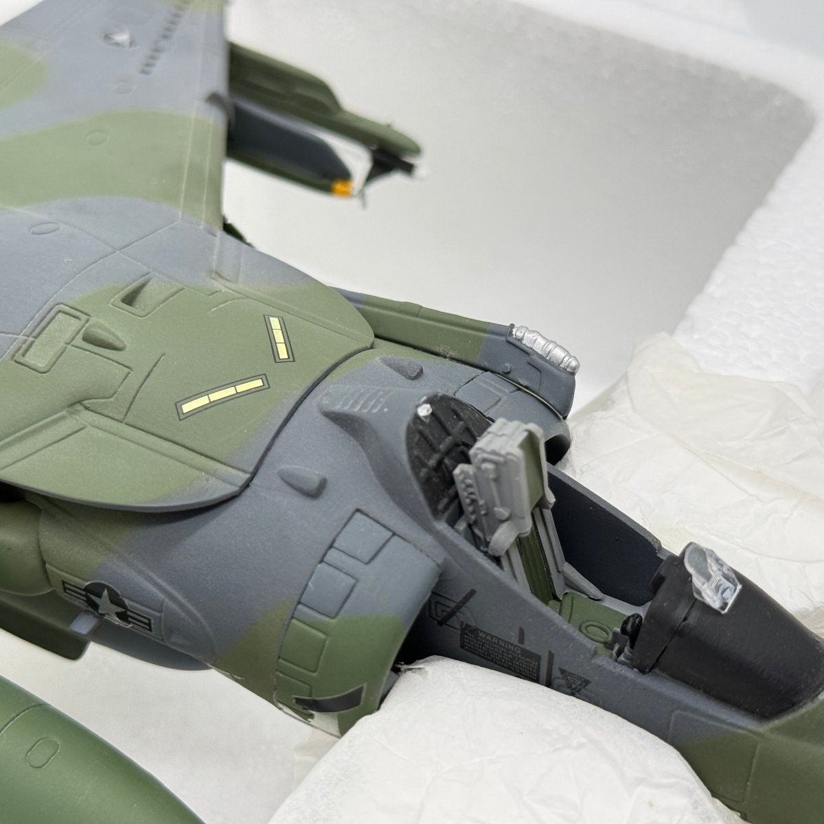 Armour Collection 98052 1:48 AV - 8B Harrier II US Marines Low - Viz - Franklin Mint