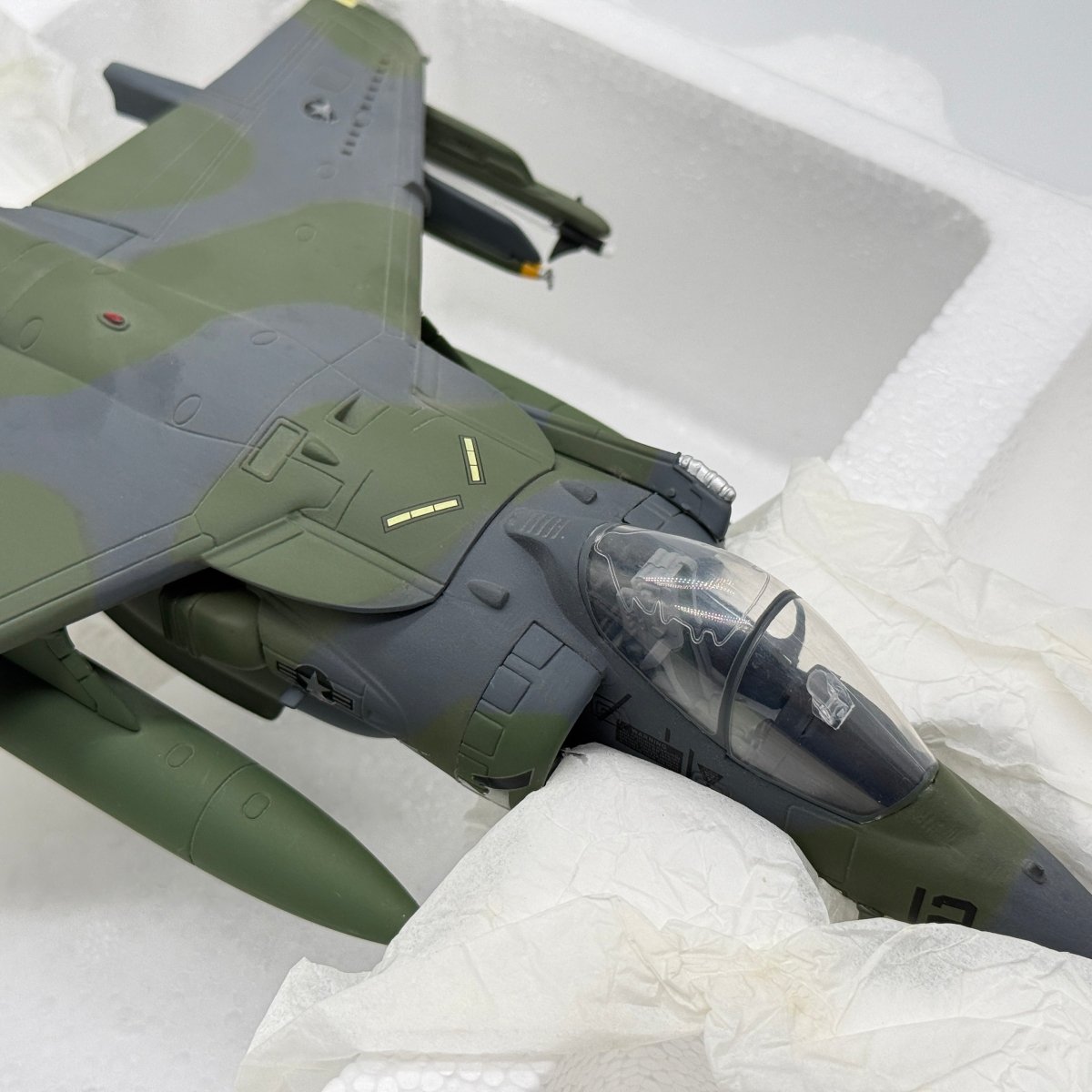Armour Collection 98052 1:48 AV - 8B Harrier II US Marines Low - Viz - Franklin Mint
