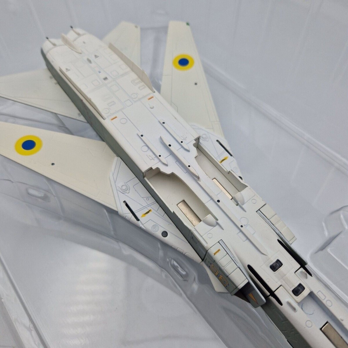 Calibre Wings 1:72 SU - 24MR “35 Yellow” Ukrainian AF CA722410 - Calibre Wings