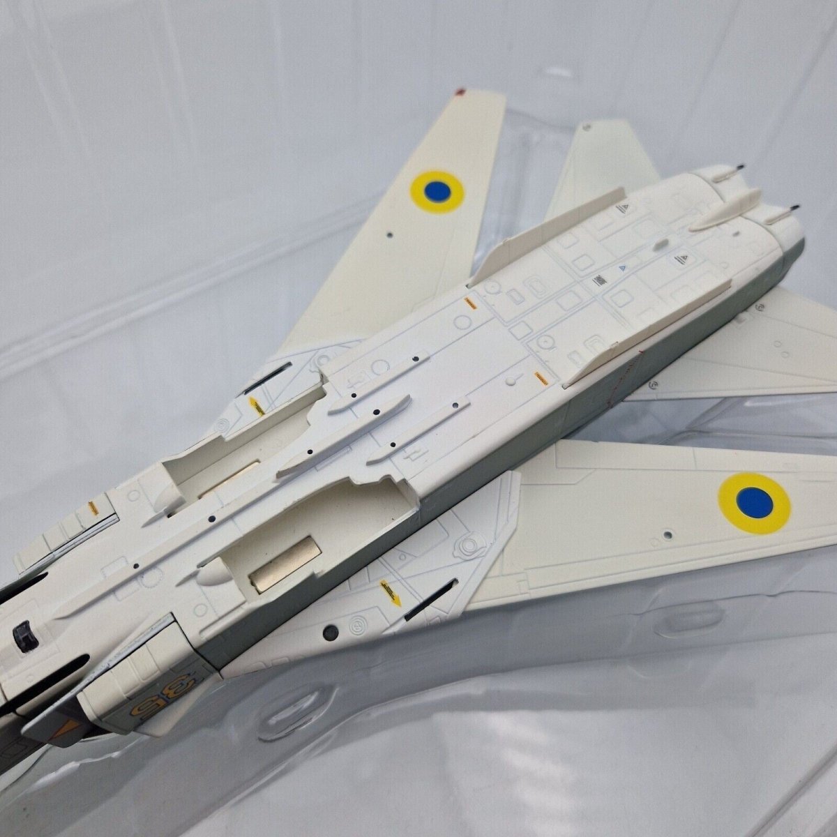 Calibre Wings 1:72 SU - 24MR “35 Yellow” Ukrainian AF CA722410 - Calibre Wings