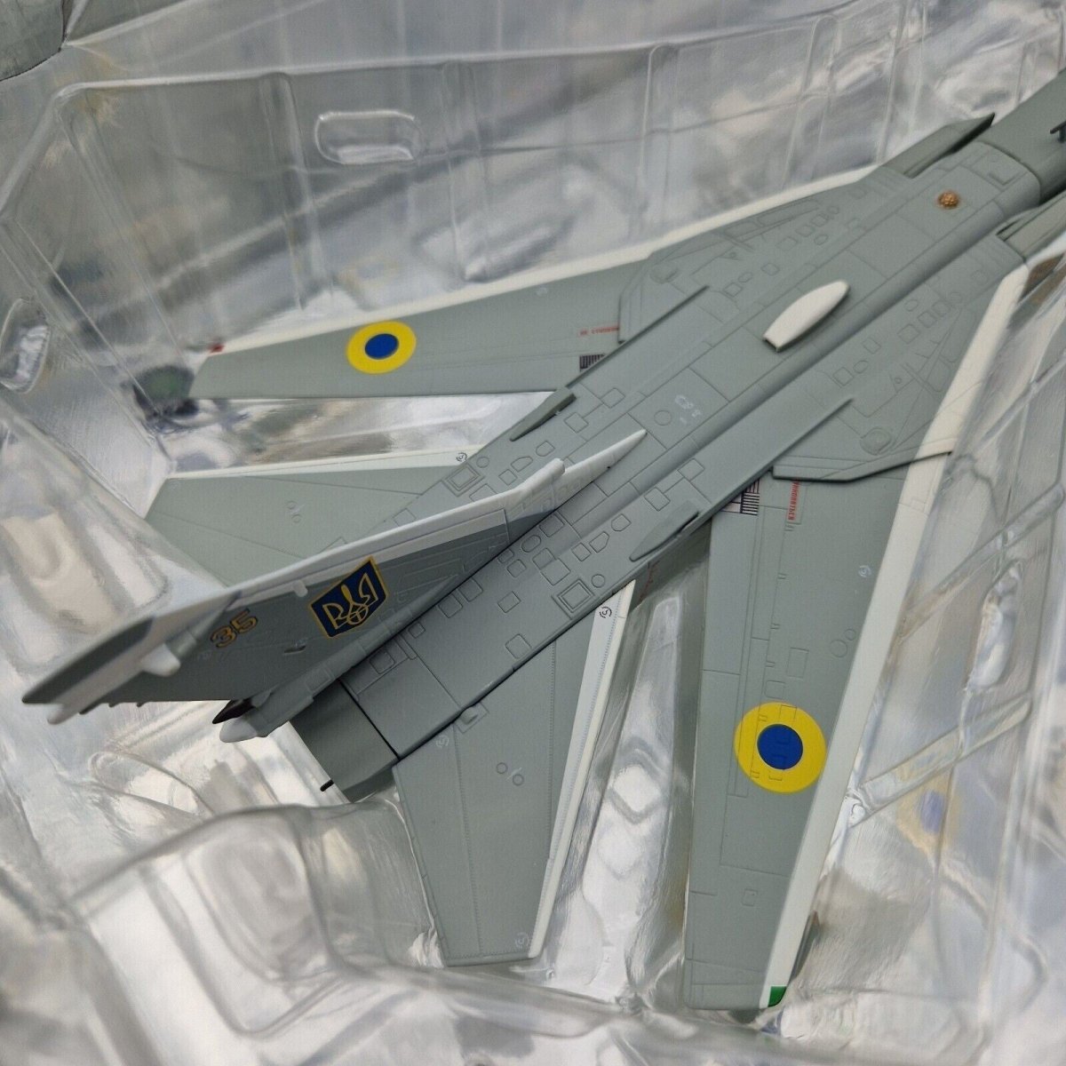 Calibre Wings 1:72 SU - 24MR “35 Yellow” Ukrainian AF CA722410 - Calibre Wings