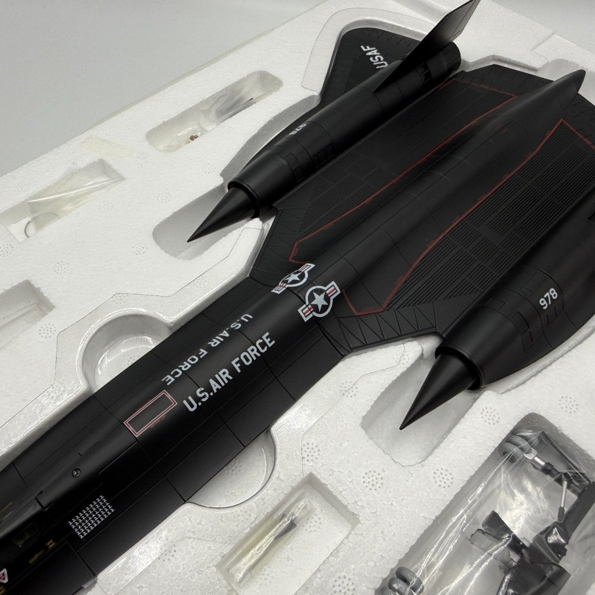 Century Wings 1:72 Lockheed SR71A Blackbird USAF Rapid Rabbit Kadena CW001641 - Century Wings