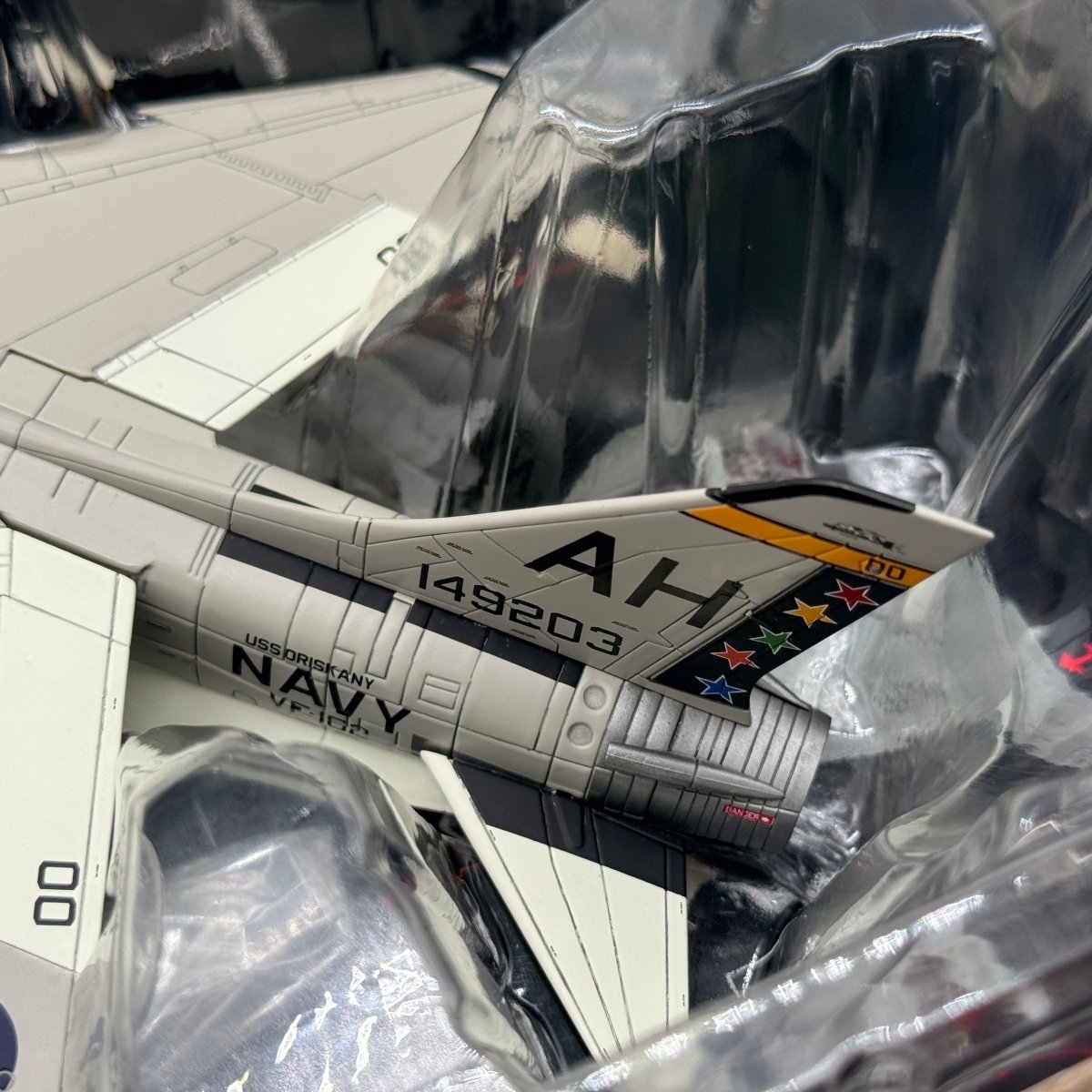 Century Wings 601499 1:72 Vought F - 8E Crusader VF - 162 USS Oriskany 1966 - Century Wings