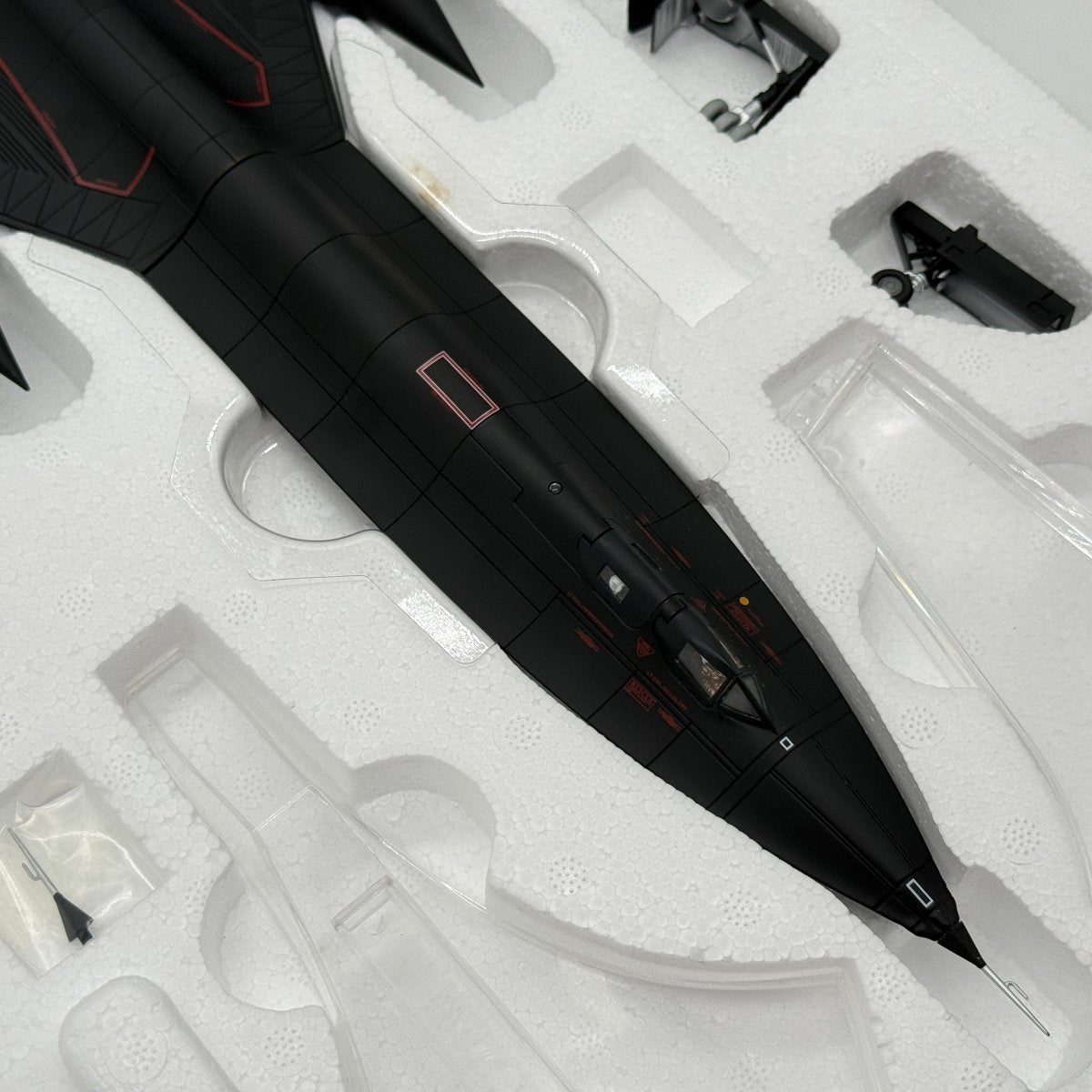 Century Wings CW001634 1:72 Lockheed SR-71A Blackbird 61-7971 USAF 9th RW Det.2 Edwards AFB 1997 - Century Wings