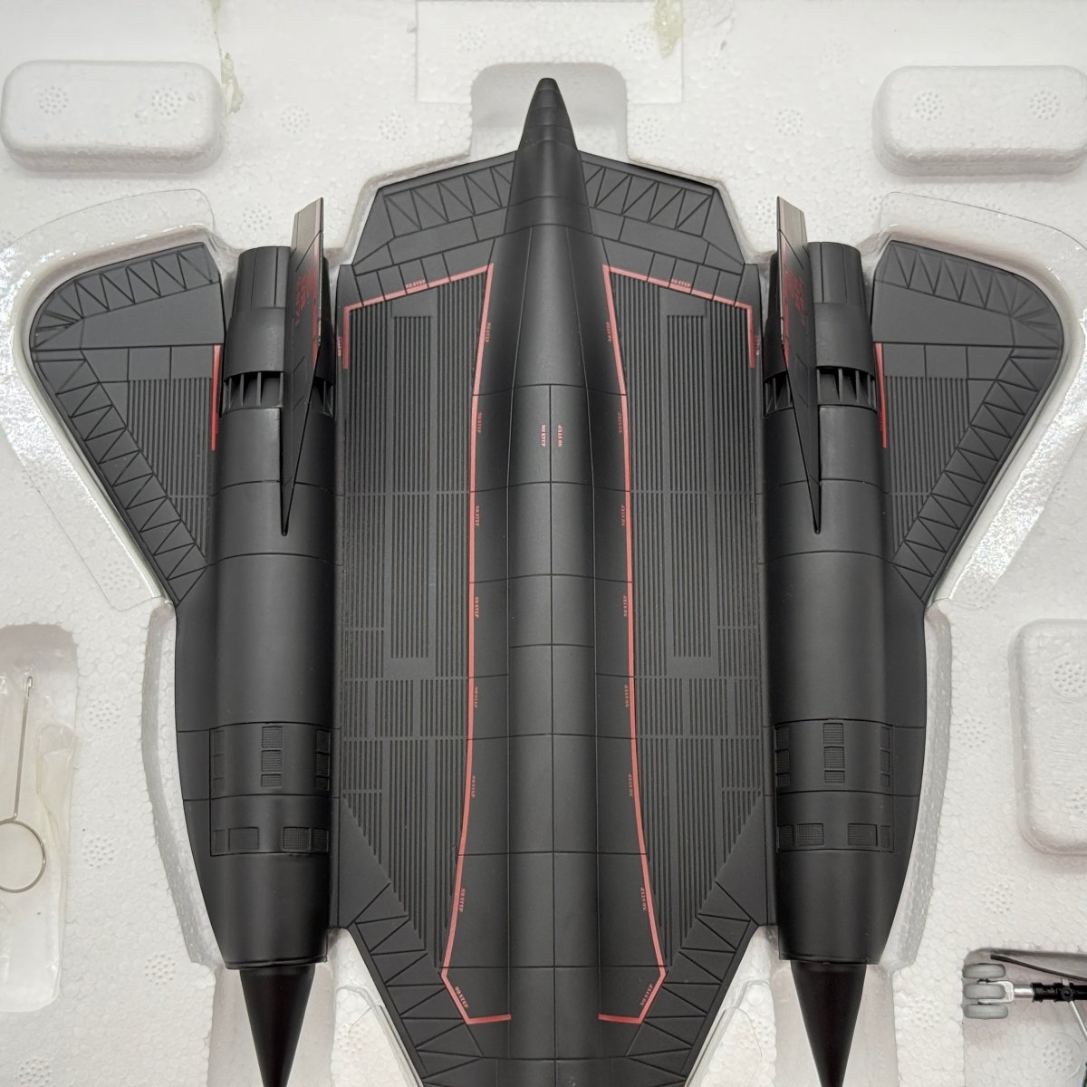 Century Wings CW001634 1:72 Lockheed SR-71A Blackbird 61-7971 USAF 9th RW Det.2 Edwards AFB 1997 - Century Wings