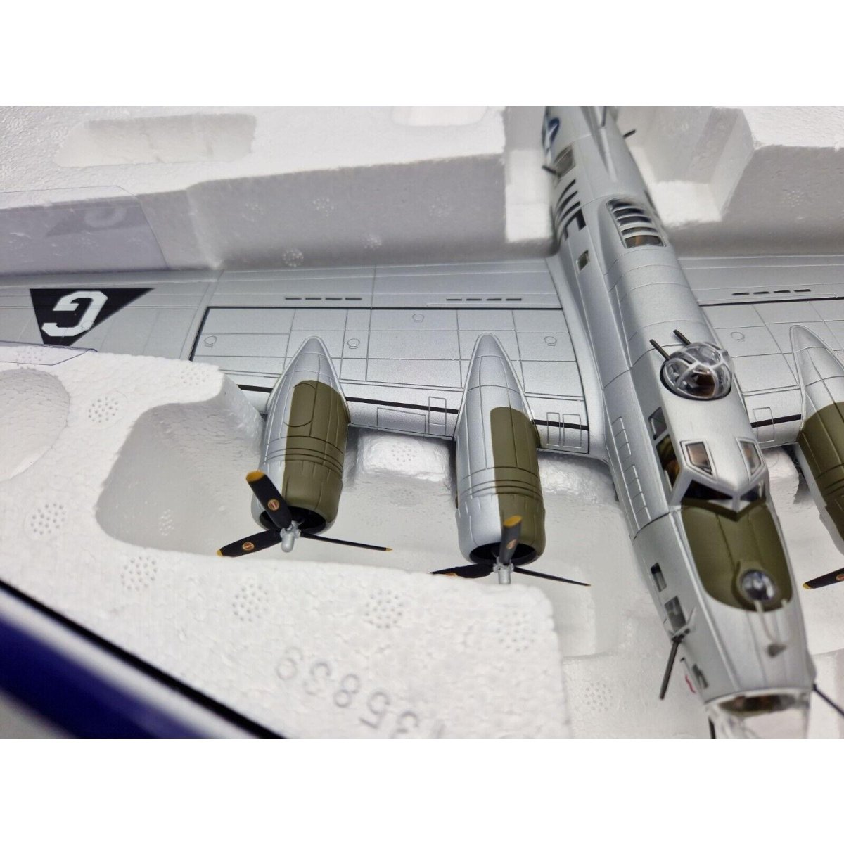 Corgi Aviation Archive 1:72 Boeing B - 17G Flying Fortress Flak Eater Limited Edition AA33318 - Corgi
