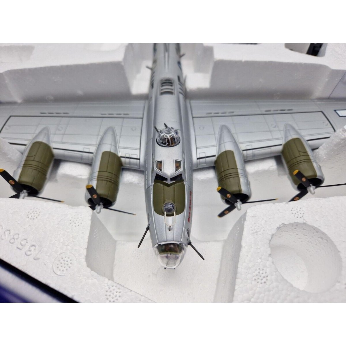 Corgi Aviation Archive 1:72 Boeing B - 17G Flying Fortress Flak Eater Limited Edition AA33318 - Corgi