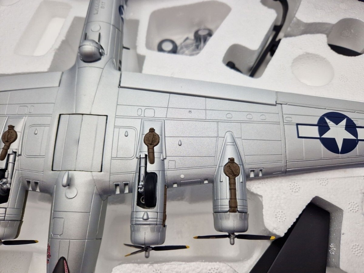 Corgi Aviation Archive 1:72 Boeing B - 17G Flying Fortress Flak Eater Limited Edition AA33318 - Corgi