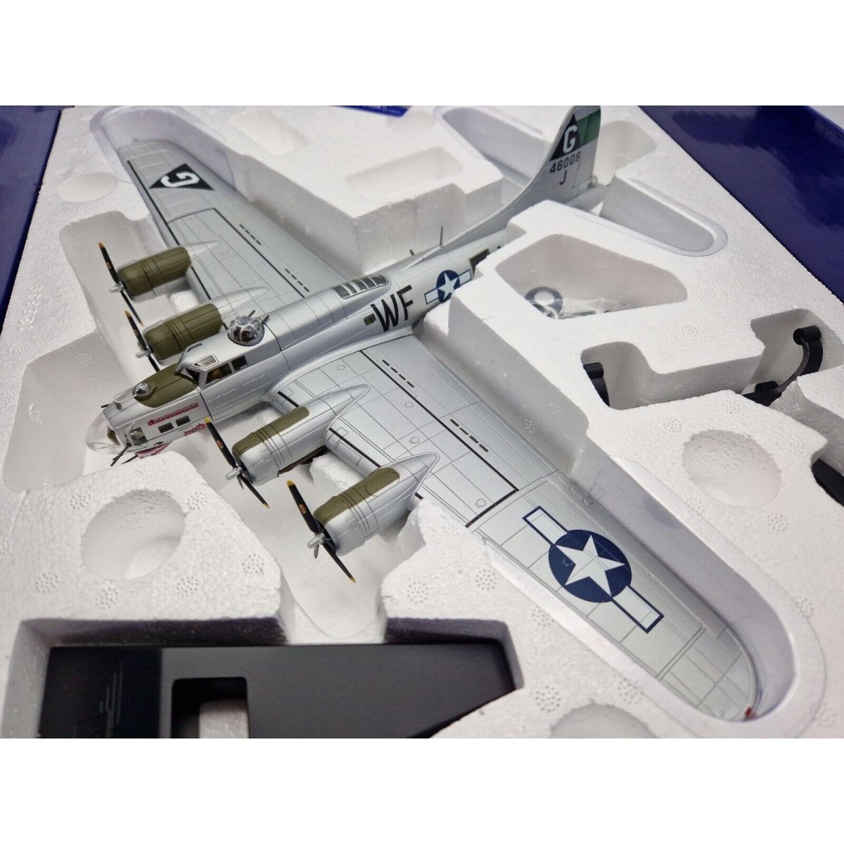 Corgi Aviation Archive 1:72 Boeing B - 17G Flying Fortress Flak Eater Limited Edition AA33318 - Corgi