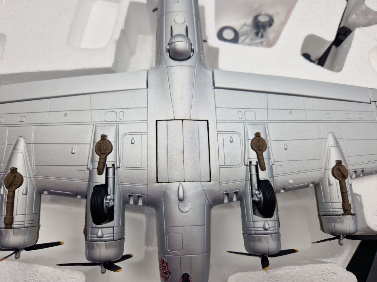 Corgi Aviation Archive 1:72 Boeing B - 17G Flying Fortress Flak Eater Limited Edition AA33318 - Corgi